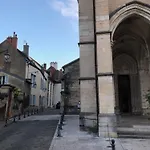 The Purple Courtyard Bed and breakfast