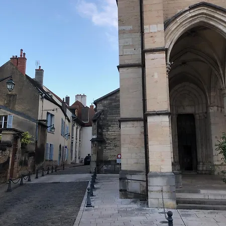 The Purple Courtyard Panzió