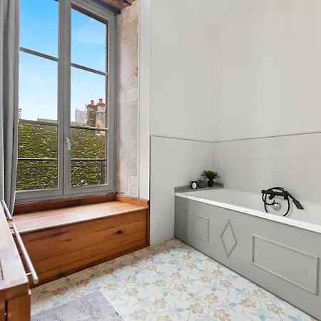 The Purple Courtyard 3*