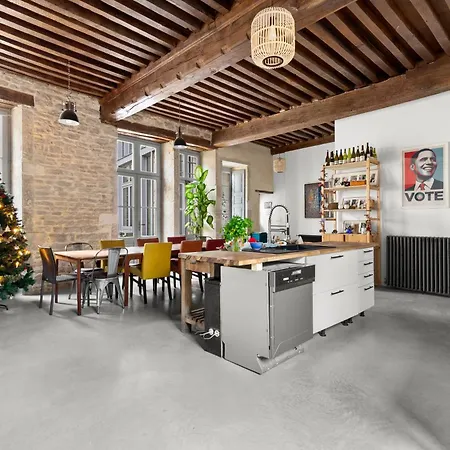 Panzió The Purple Courtyard