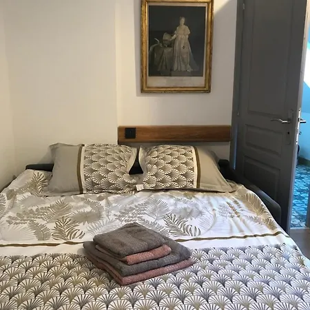 The Purple Courtyard Bed & Breakfast Beaune (Cote d'Or)