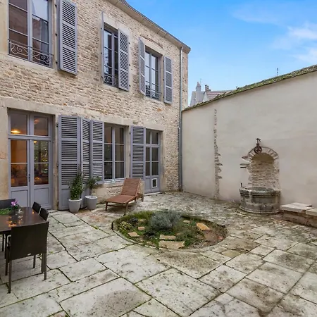 The Purple Courtyard Bed & Breakfast