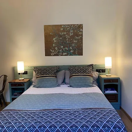 The Purple Courtyard Bed & Breakfast