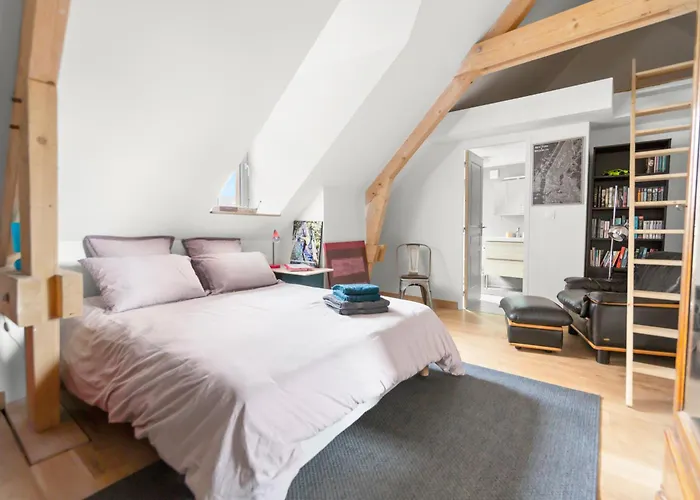 The Purple Courtyard Бон