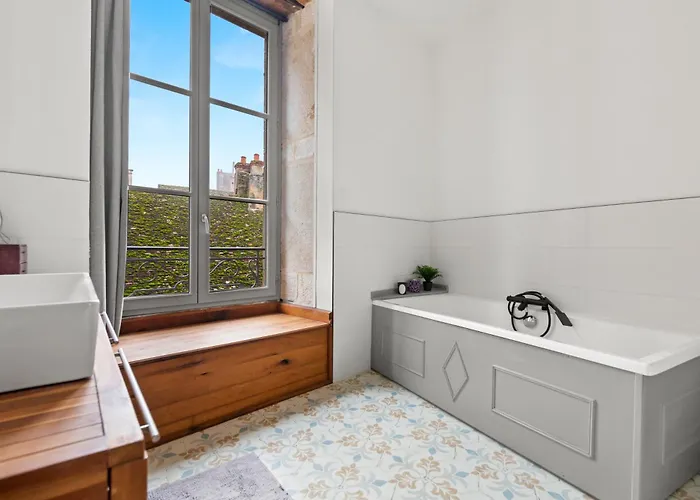 The Purple Courtyard 3*